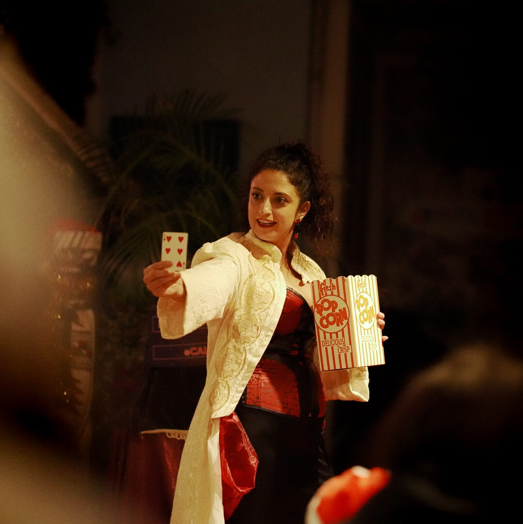 La hechicera haciendo un truco de magia